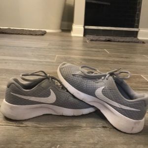 Nike girls grey sneakers
